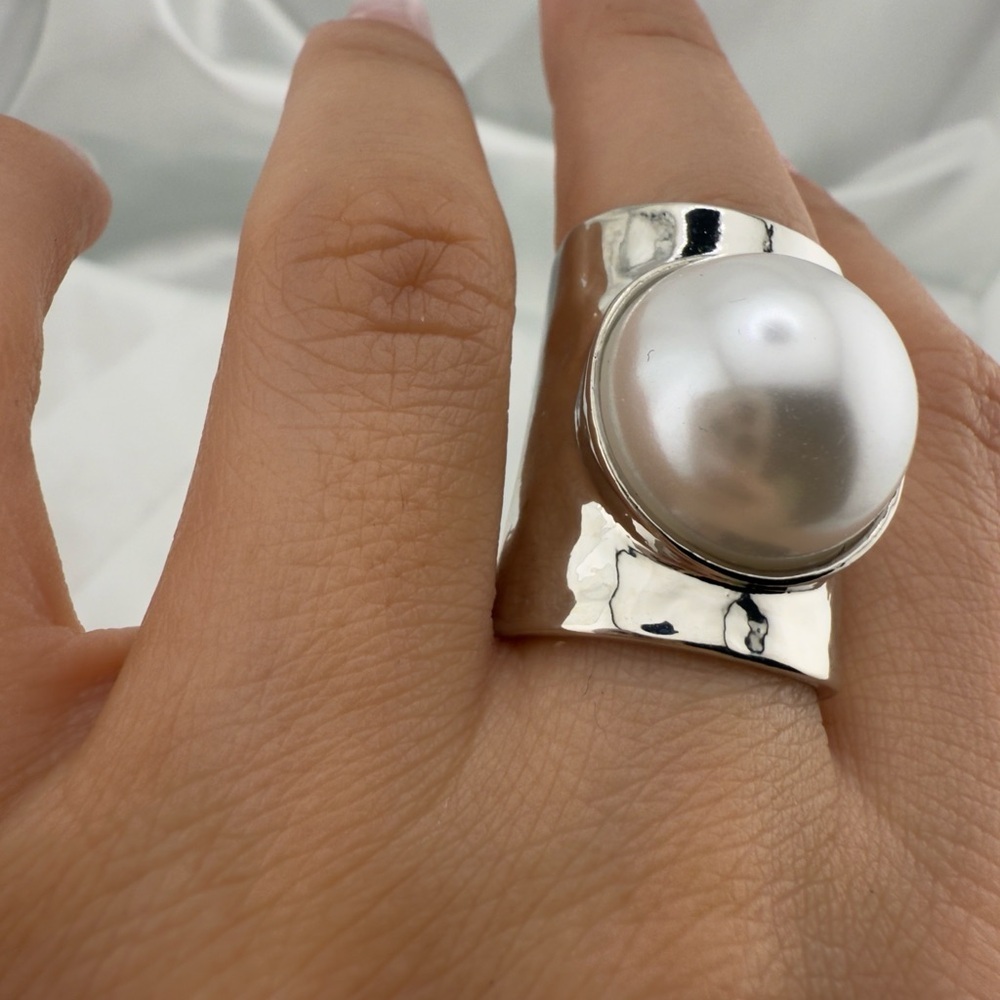 Zara Elegant Silver Pearl Ring - Picture 4 of 5